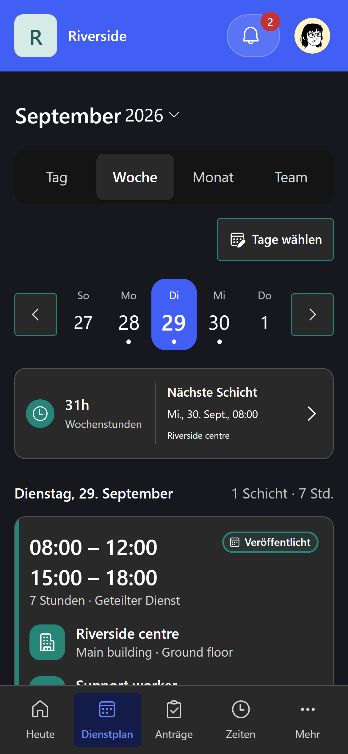 Chrona Workforce Mobile in German, dark mode: the week strip, the next shift and the day’s published split shift